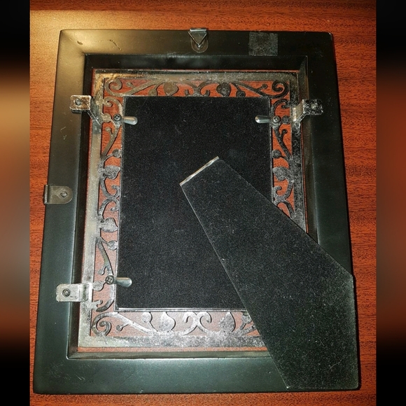 LEAF Picture Frame - Picture 2 of 2